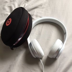White Beats solo headphones